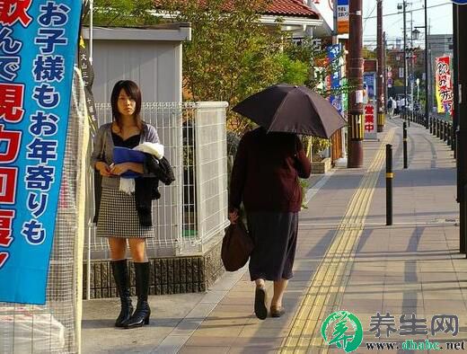 日本人口迅速萎缩，死亡率比出生率大的多！跻身二流国家不远了！